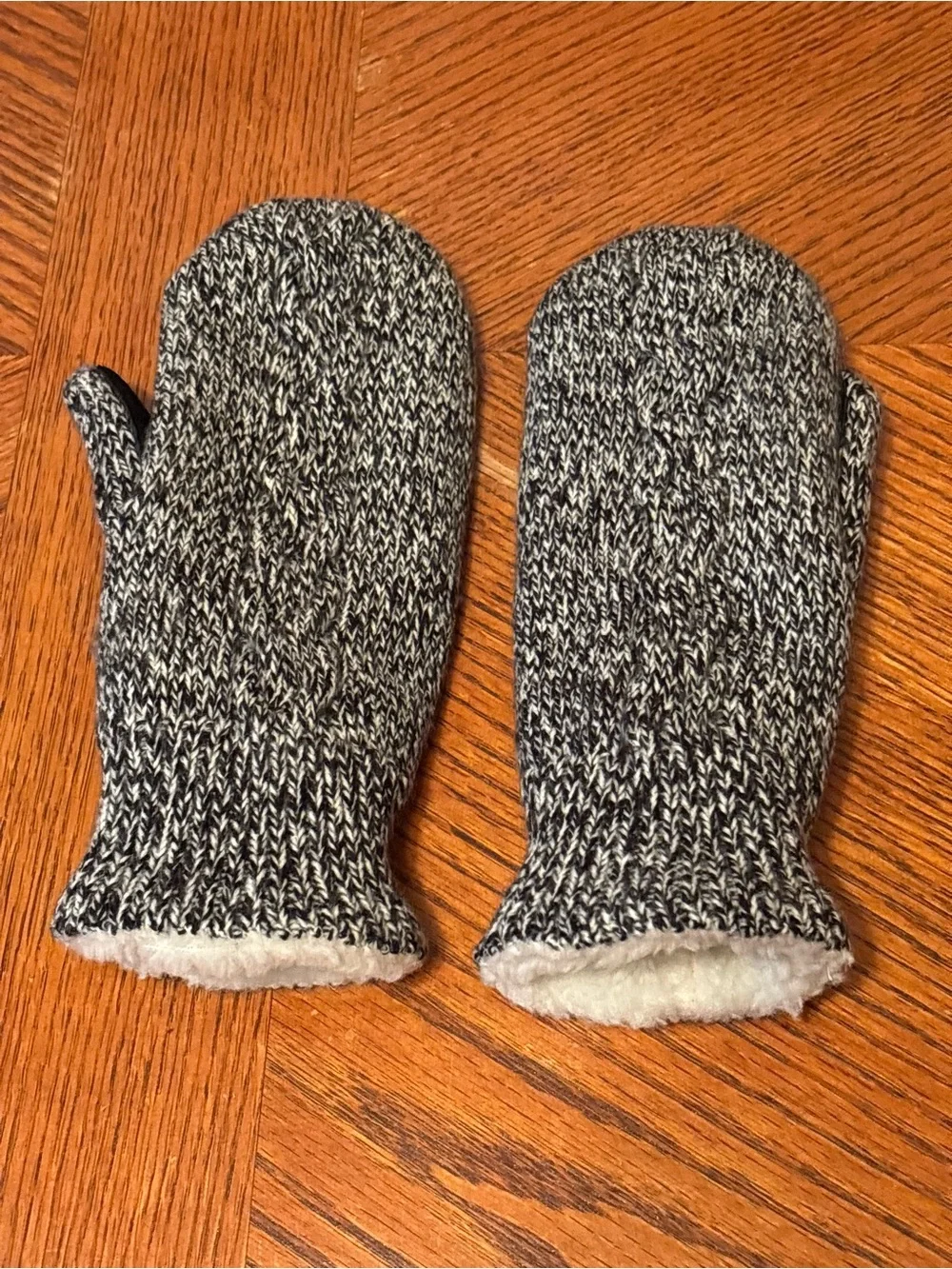 Vintage Aris Suede Palm Knit Mittens Sherpa Lined Black White Marled Winter